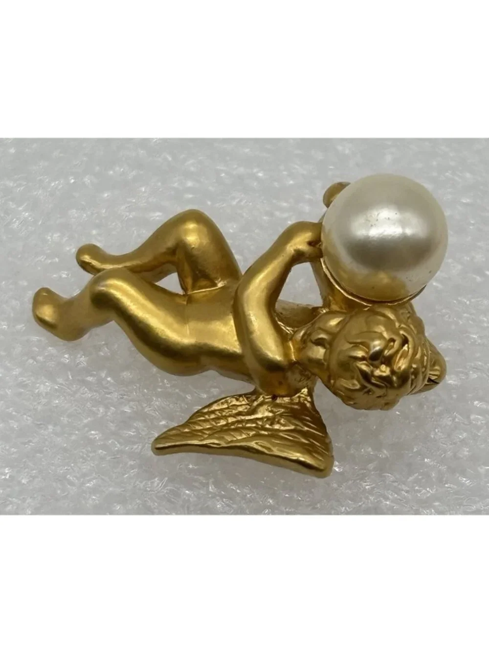 Vintage Avon Angel Cherub Holding Faux Pearl Lapel Pin Matte Gold Tone 3D Signed